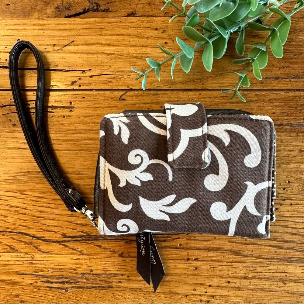 Thirty-one wallet wristlet